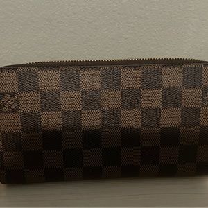 LV Zippy wallet.  like new. Includes receipt and dust bag.